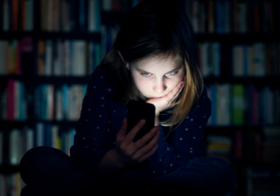 Social Media, Screen Time And Your Child: What You Need To Know About Phone Use As A Parent And How Family Counselling Can Help screen time and phone use for children. Parenting and family therapy